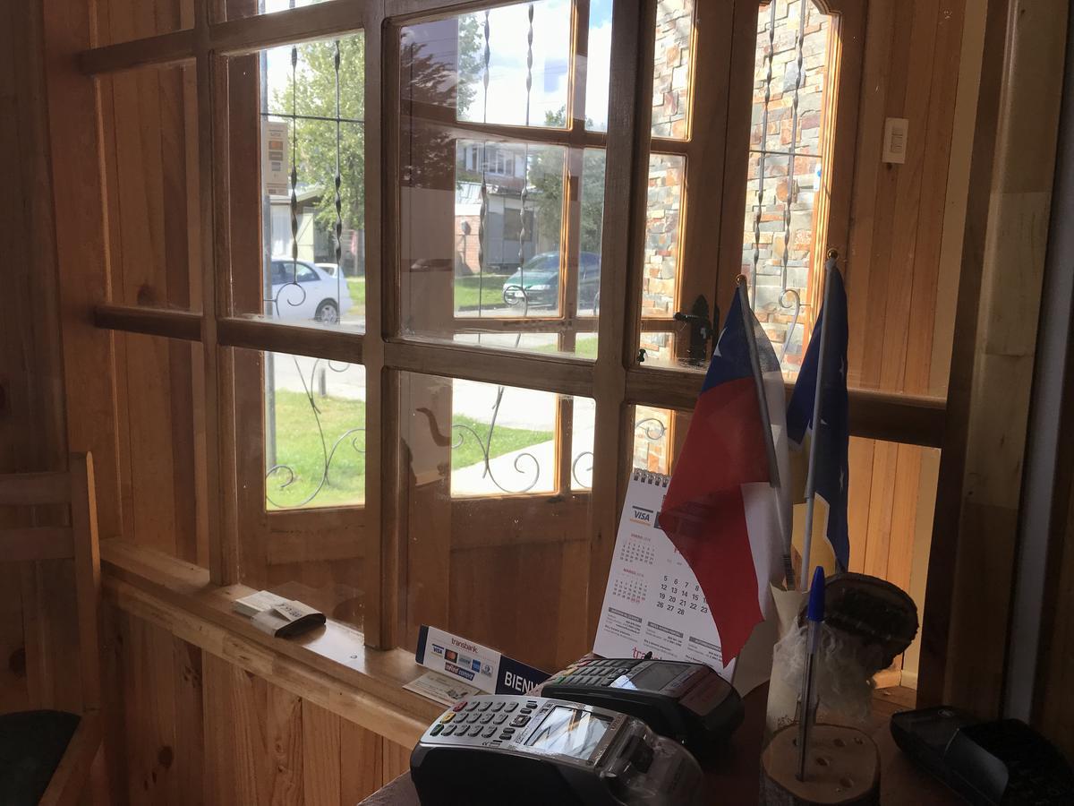 Hostal Los Pioneros Puerto Natales Exteriör bild